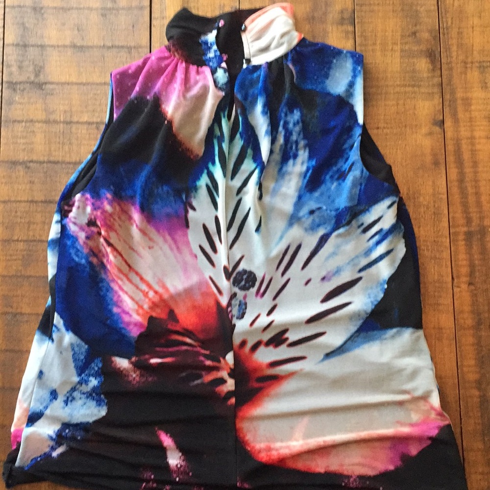 Sleeveless shirt